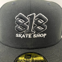 Load image into Gallery viewer, New Era 5950 818 Skate Shop Outline - Black