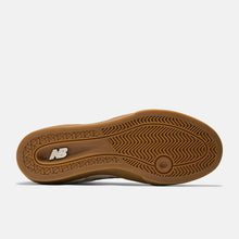 Load image into Gallery viewer, NB Numeric 272 in Sea Salt with Deep Ocean