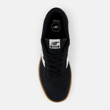Load image into Gallery viewer, NB Numeric 440 V2 in Black with Gum