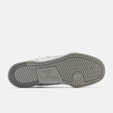 Load image into Gallery viewer, NB Numeric 600 Tom Knox in White with Rain Cloud