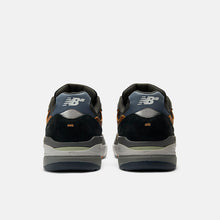 Load image into Gallery viewer, NB Numeric 933 Andrew Reynolds in Casterock with Vintage Indigo