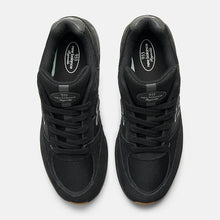 Load image into Gallery viewer, NB Numeric 933 Andrew Reynolds in Blackout