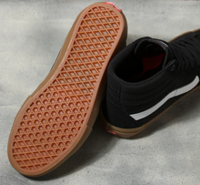 Load image into Gallery viewer, Vans Skate SK8-HI in Black/Gum