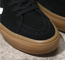 Load image into Gallery viewer, Vans Skate SK8-HI in Black/Gum