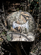 Load image into Gallery viewer, Independent Span Logo Snapback Structured Hat Realtree APX Hat in Khaki
