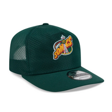 Load image into Gallery viewer, New Era 1920 Seattle Supersonics Mesh Trucker Snapback in Dark Green
