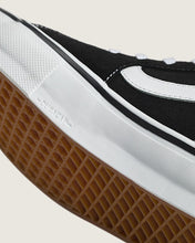Load image into Gallery viewer, Vans Skate SK8-HI in Black/White
