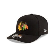 Load image into Gallery viewer, New Era 970SS Chicago Blackhawks Stratch Snapback in Black
