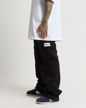 Load image into Gallery viewer, Shaka Wear Fleece Cargo Sweatpants in Black
