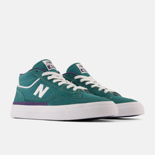 Load image into Gallery viewer, NB Numeric 417 Franky Villani in Vintage Teal/White
