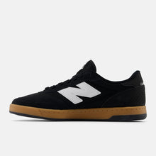 Load image into Gallery viewer, NB Numeric 440 V2 in Black with Gum

