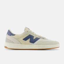 Load image into Gallery viewer, NB Numeric 440 V2 in Sea Salt/Light Navy
