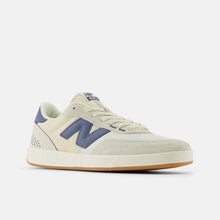 Load image into Gallery viewer, NB Numeric 440 V2 in Sea Salt/Light Navy
