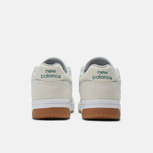 Load image into Gallery viewer, NB Numeric 480 in Sea Salt with Vintage Teal
