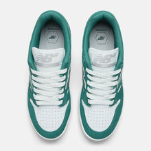Load image into Gallery viewer, NB Numeric 480 in Vintage Teal and White Leather
