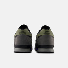 Load image into Gallery viewer, NB Numeric 770 in Grey with Black and Purple
