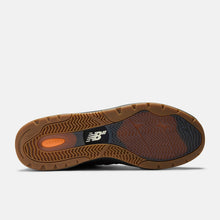 Load image into Gallery viewer, NB Numeric 933 Andrew Reynolds in Brown with Black
