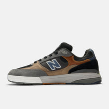 Load image into Gallery viewer, NB Numeric 933 Andrew Reynolds in Casterock with Vintage Indigo
