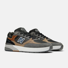 Load image into Gallery viewer, NB Numeric 933 Andrew Reynolds in Casterock with Vintage Indigo
