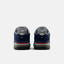 Load image into Gallery viewer, NB Numeric 933 Andrew Reynolds in Navy and Slate Grey
