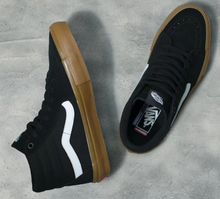 Load image into Gallery viewer, Vans Skate SK8-HI in Black/Gum
