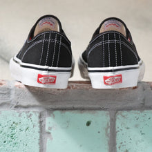 Load image into Gallery viewer, Vans Skate Authentic in Black/White
